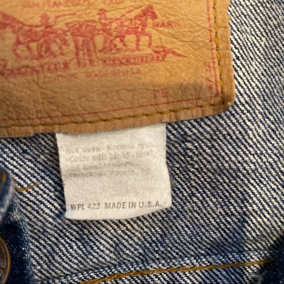 VTG Levi’s Embroidered Denim Jacket - Picture 9 of 14